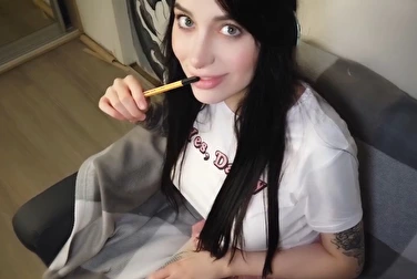 Друзья гулящих дочерей нахуй посылают, а я свою на хуй сажаю